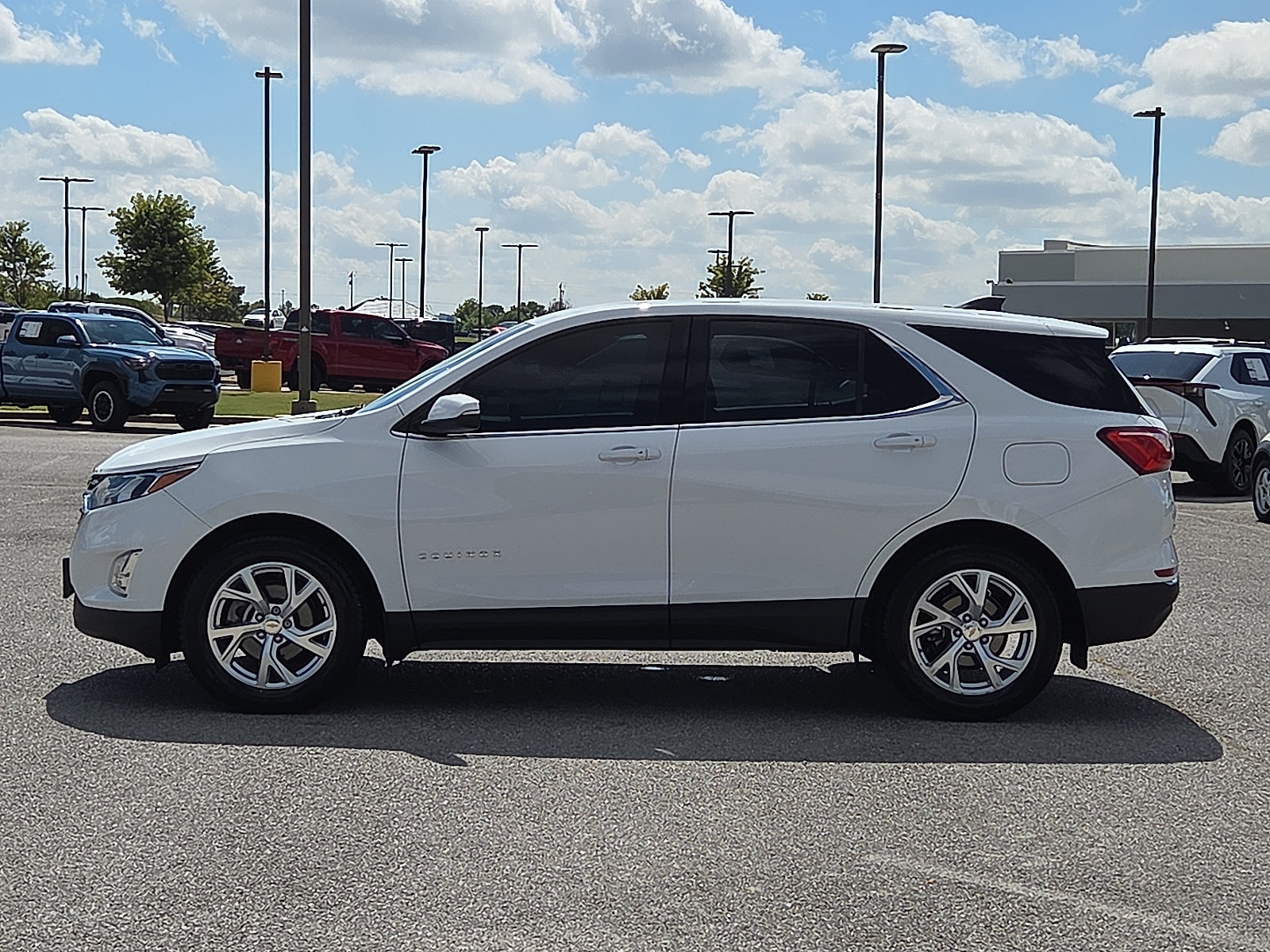 Used 2018 Chevrolet Equinox LT FWD image 3