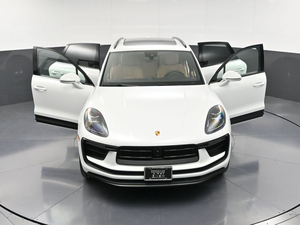 Certified 2025 Porsche Macan image 34