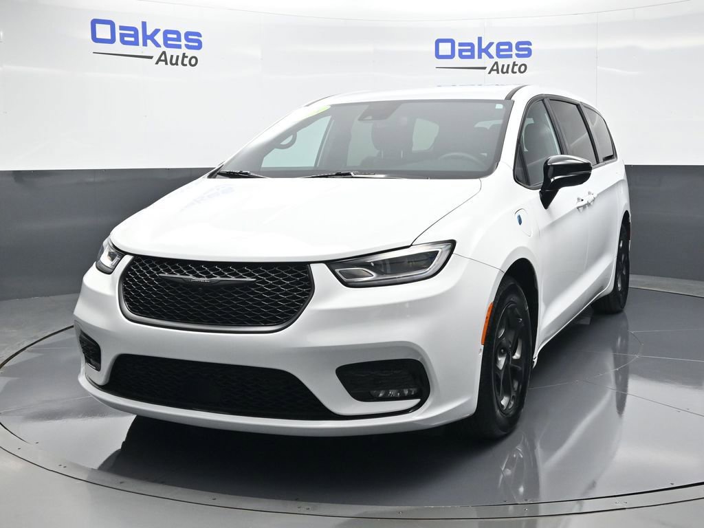 Used 2024 Chrysler Pacifica Select image 4