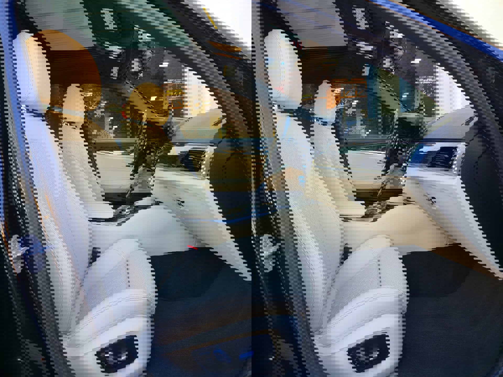 Used 2021 BMW 530e w/ Parking Assistance Package image 26