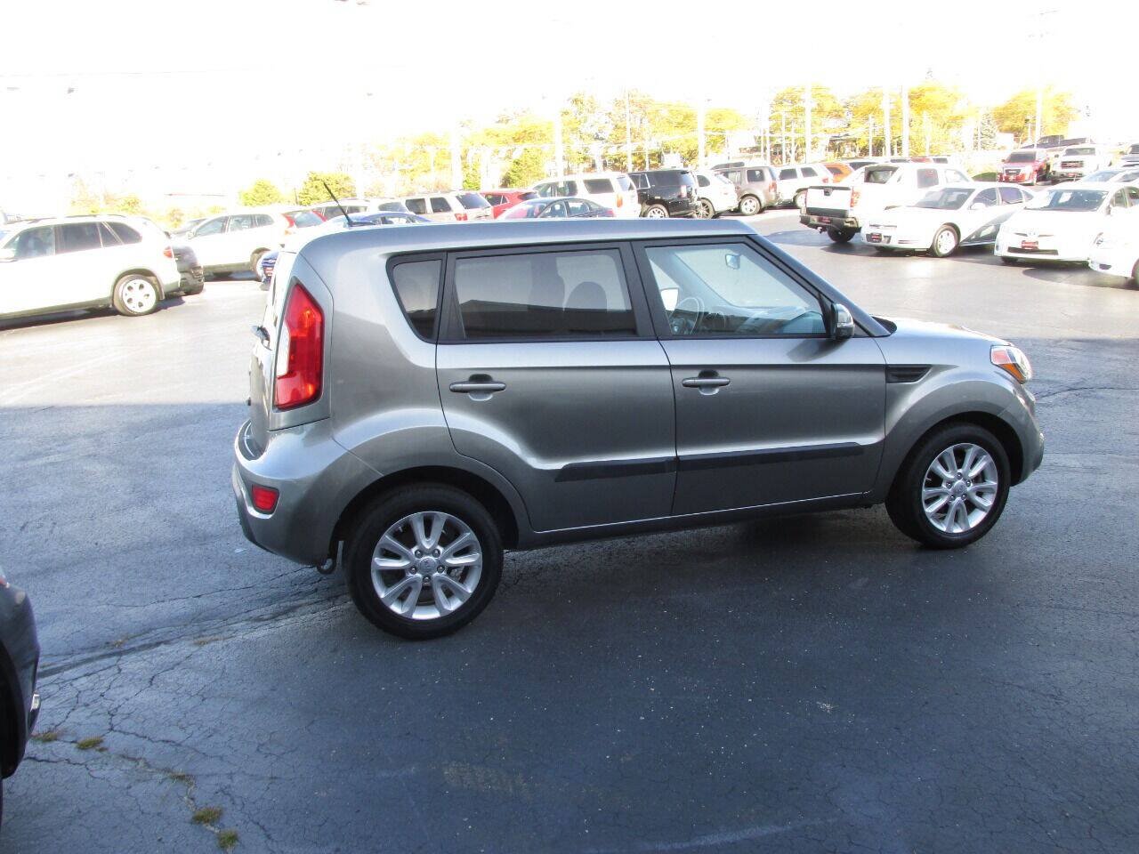 Used 2013 Kia Soul + w/ Audio Pkg FWD image 4