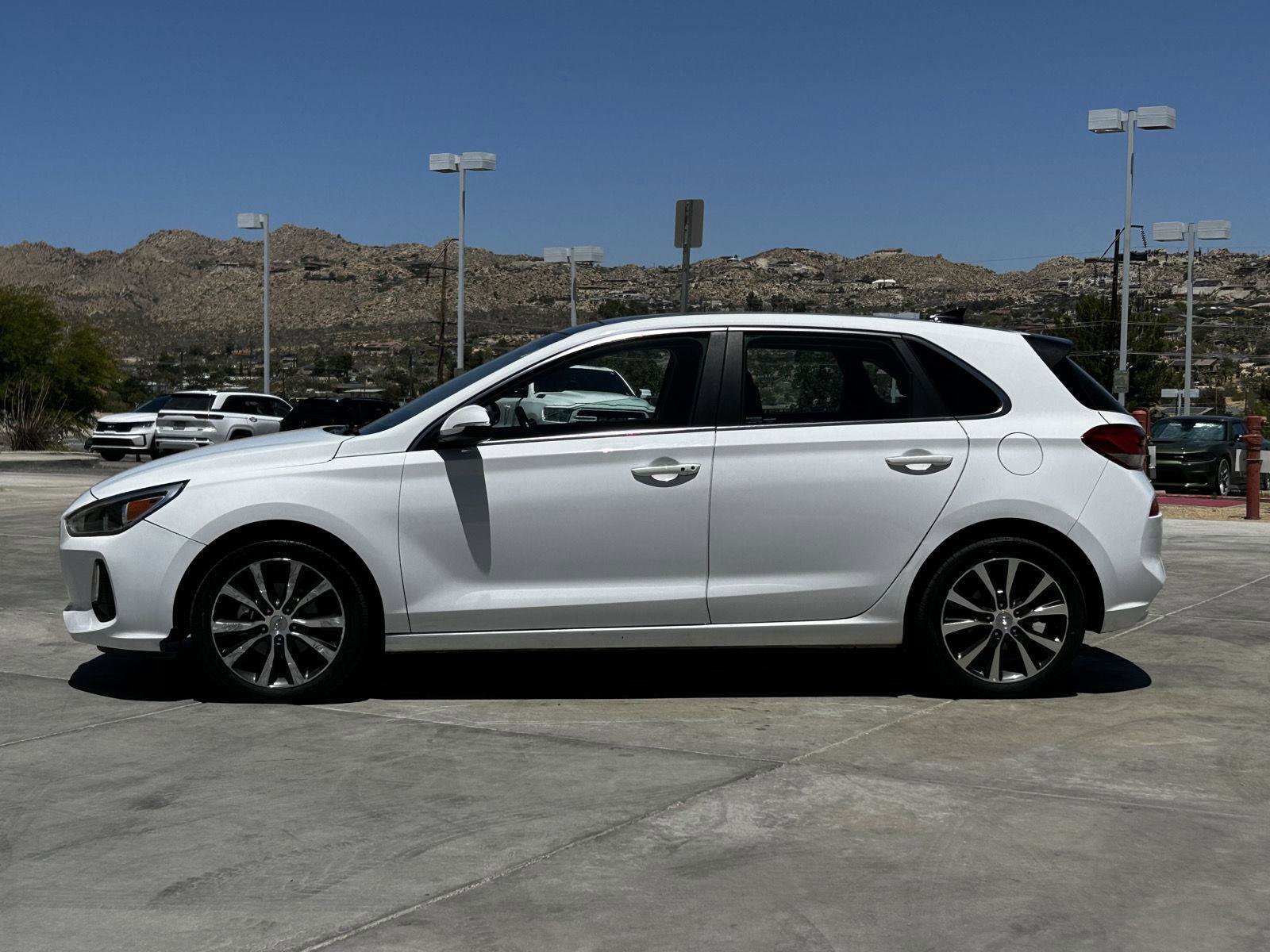 Used 2020 Hyundai Elantra GT w/ Style Package 02 FWD image 5
