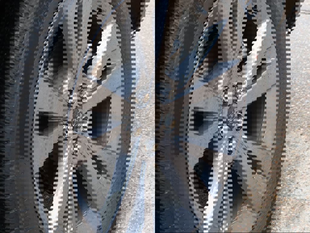 Used 2025 Ford Explorer Active w/ Active Comfort Package image 41