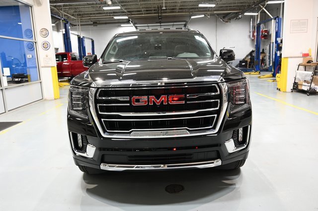 Used 2022 GMC Yukon SLT w/ SLT Premium Package image 2