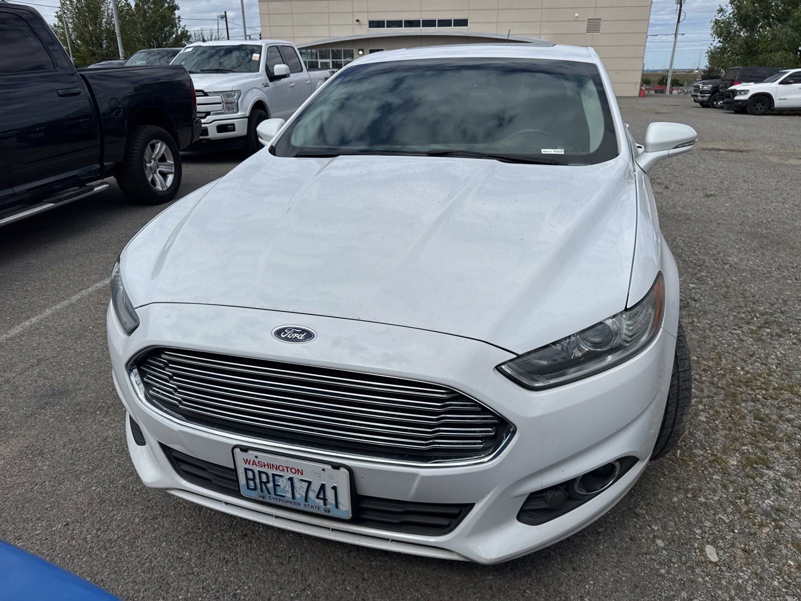 Used 2016 Ford Fusion SE w/ Equipment Group 202A AWD/4WD image 2