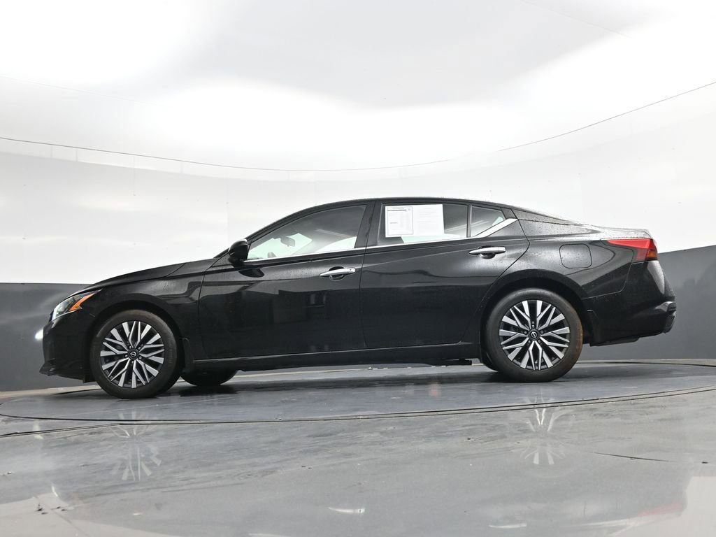 Used 2023 Nissan Altima 2.5 SV FWD image 43