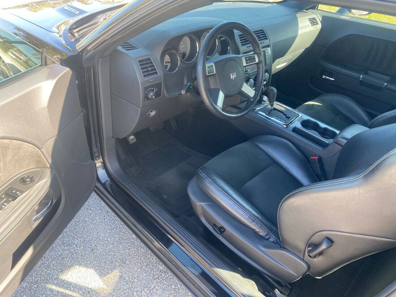 Used 2009 Dodge Challenger SRT8 w/ SRT Option Group II RWD image 10