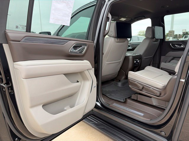 Used 2024 GMC Yukon XL SLT w/ SLT Luxury Package AWD/4WD image 34
