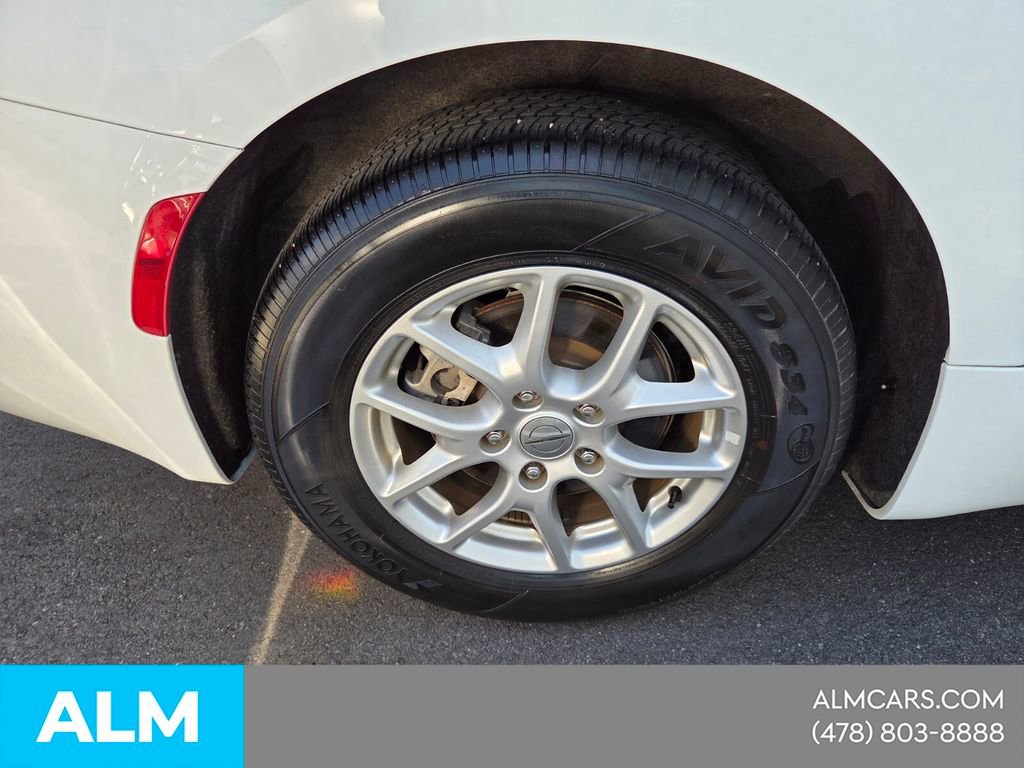 Used 2022 Chrysler Voyager LX image 15