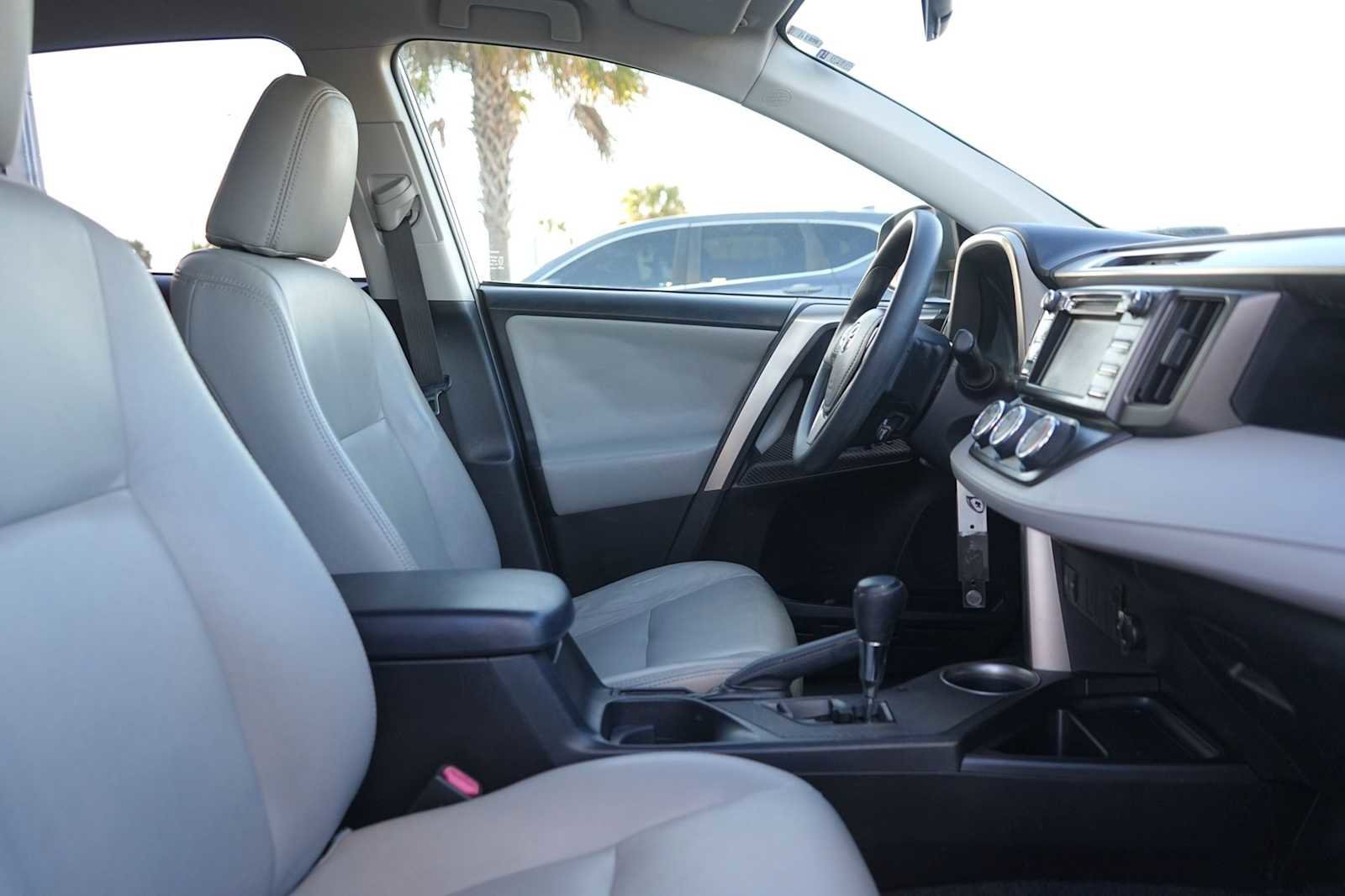 Used 2015 Toyota RAV4 LE image 15