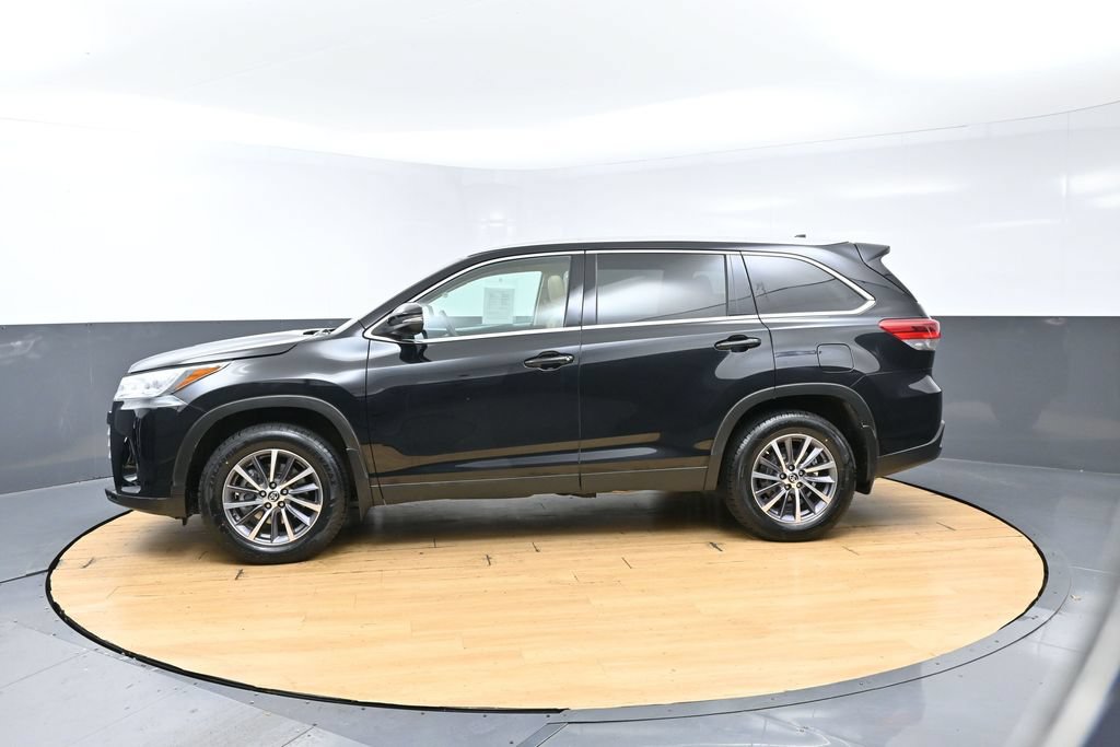 Used 2019 Toyota Highlander XLE AWD/4WD image 11