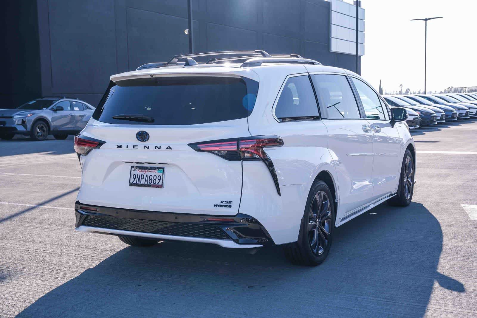 Certified 2024 Toyota Sienna XSE w/ XSE Premium Package FWD image 4