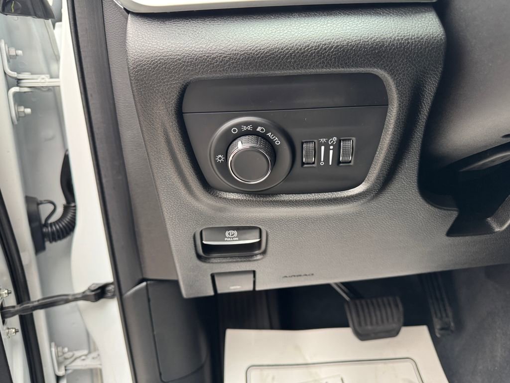 Used 2023 Jeep Grand Cherokee L Laredo AWD/4WD image 17