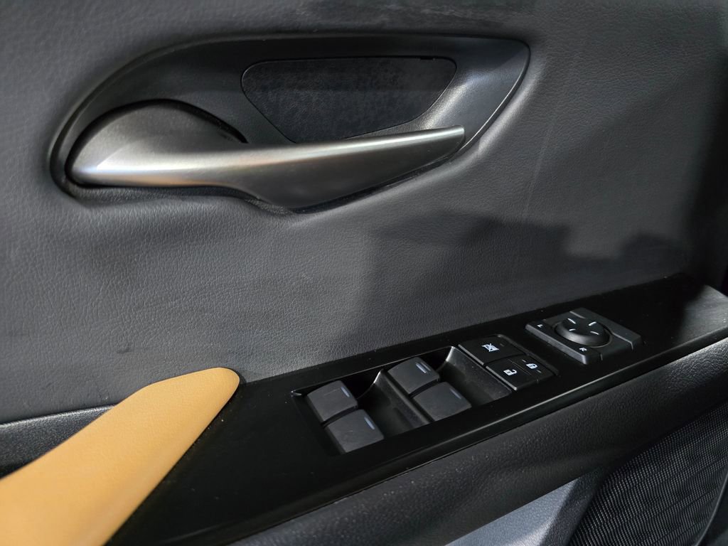 Used 2023 Lexus UX 250h FWD image 13