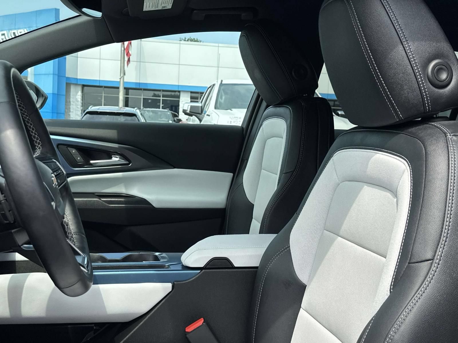 Certified 2024 Chevrolet Equinox EV LT FWD image 23
