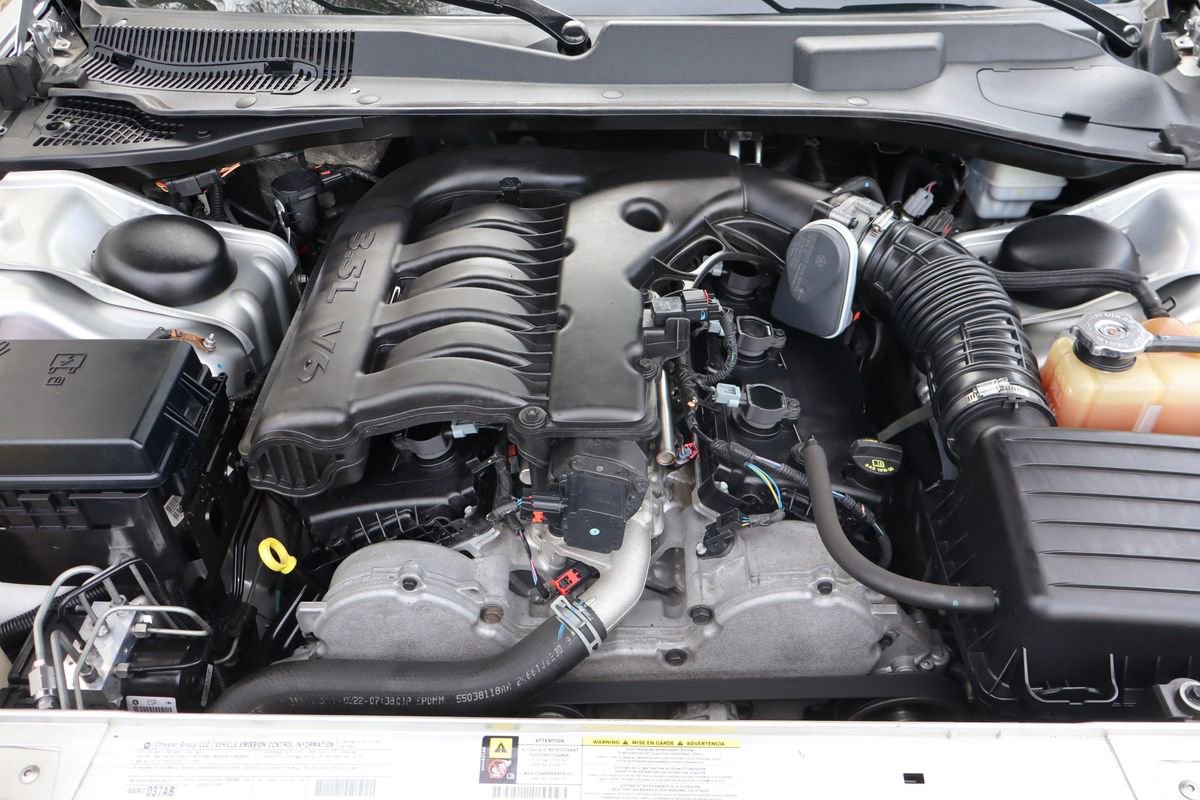 Used 2010 Chrysler 300 Touring image 36