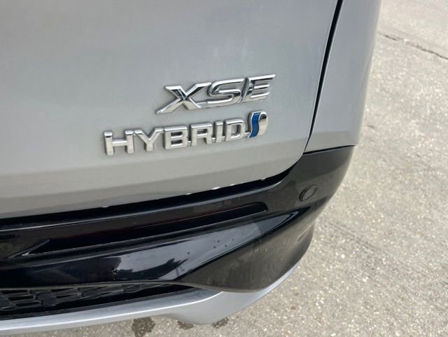 Used 2024 Toyota Sienna XSE FWD image 8