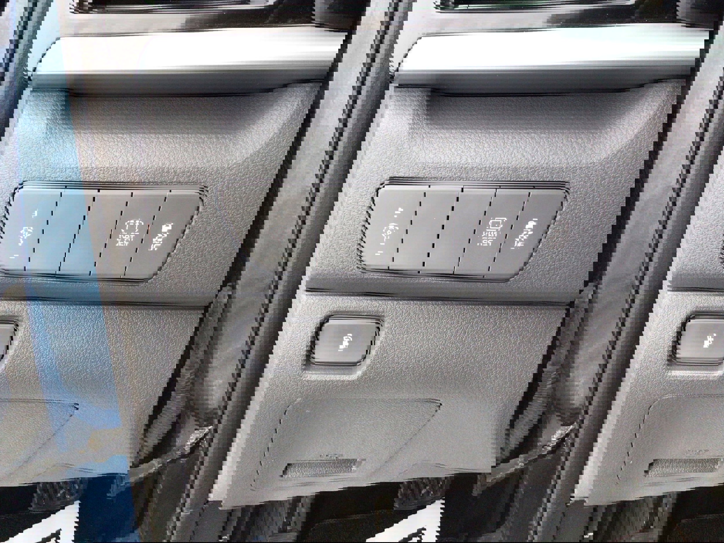 Used 2020 Kia Niro LX image 22