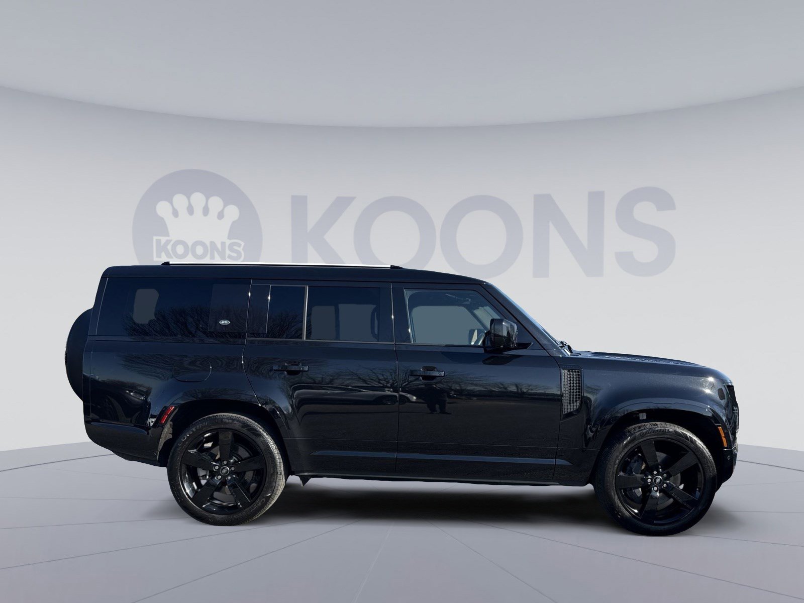 Used 2024 Land Rover Defender 130 X-Dynamic SE image 8