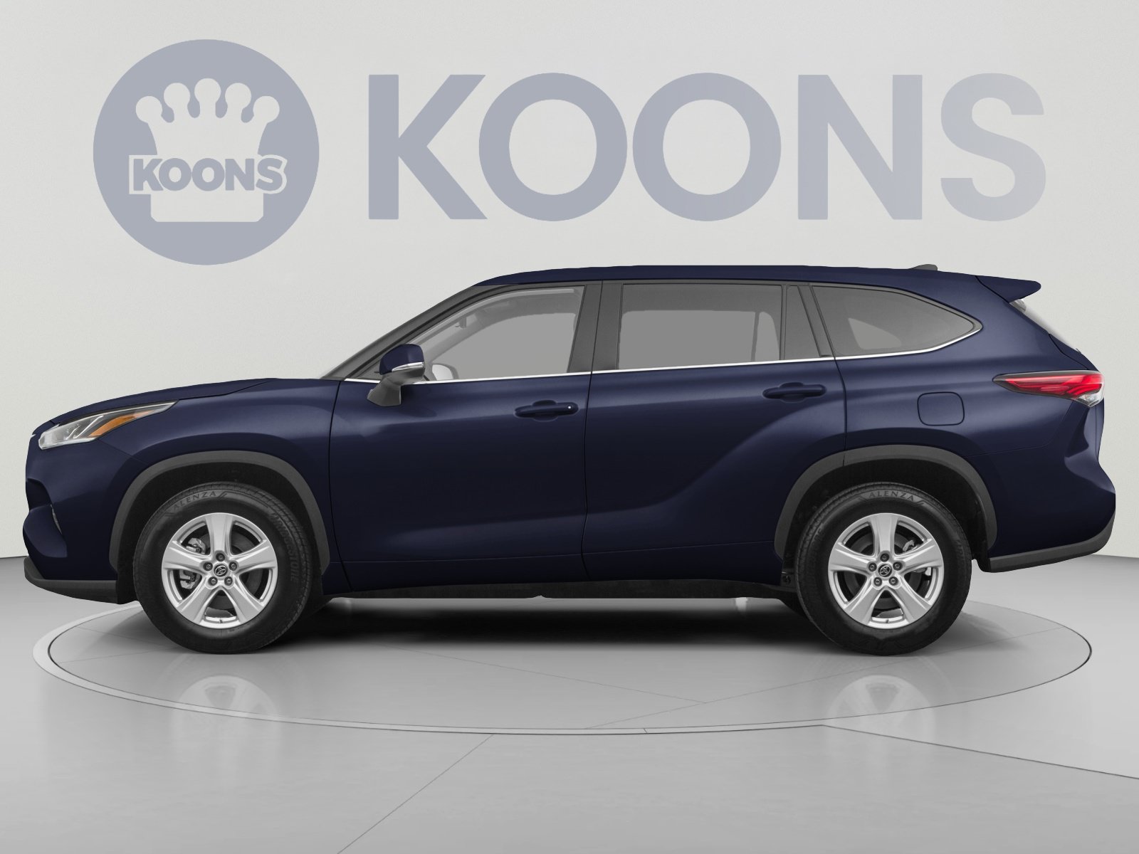 Used 2023 Toyota Highlander LE AWD/4WD image 2