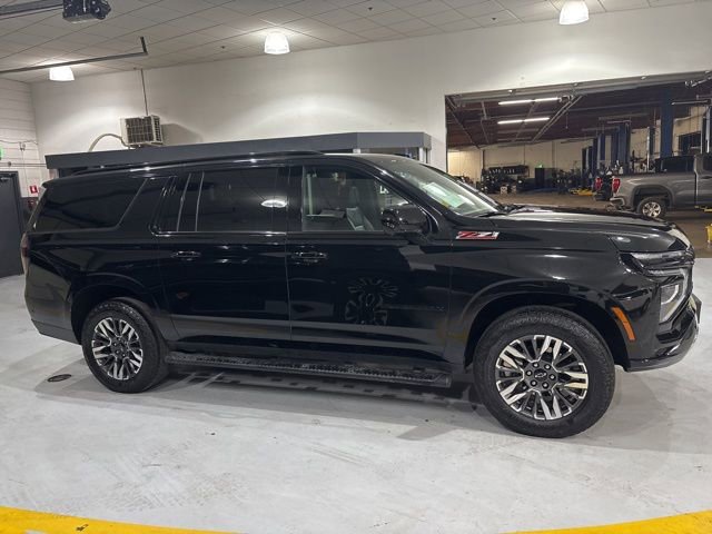 Used 2025 Chevrolet Suburban Z71 image 10