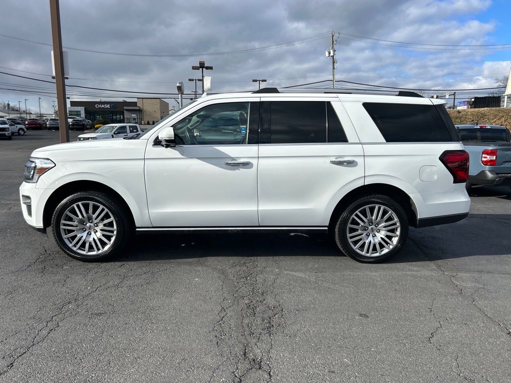 Used 2023 Ford Expedition Limited image 12