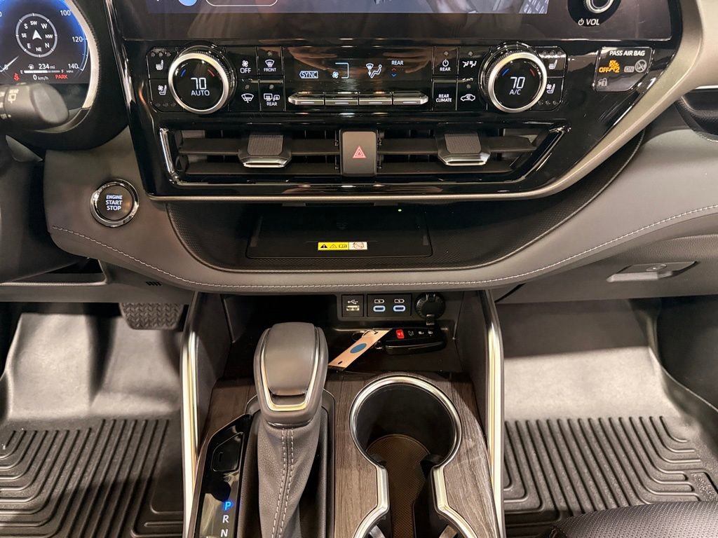 Used 2023 Toyota Highlander Limited AWD/4WD image 24