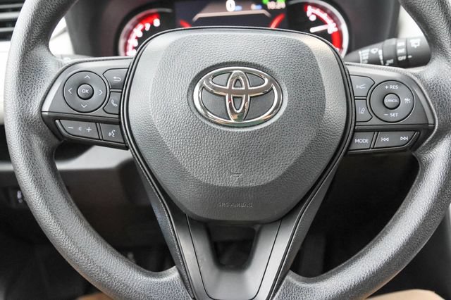 Used 2025 Toyota RAV4 XLE FWD image 43