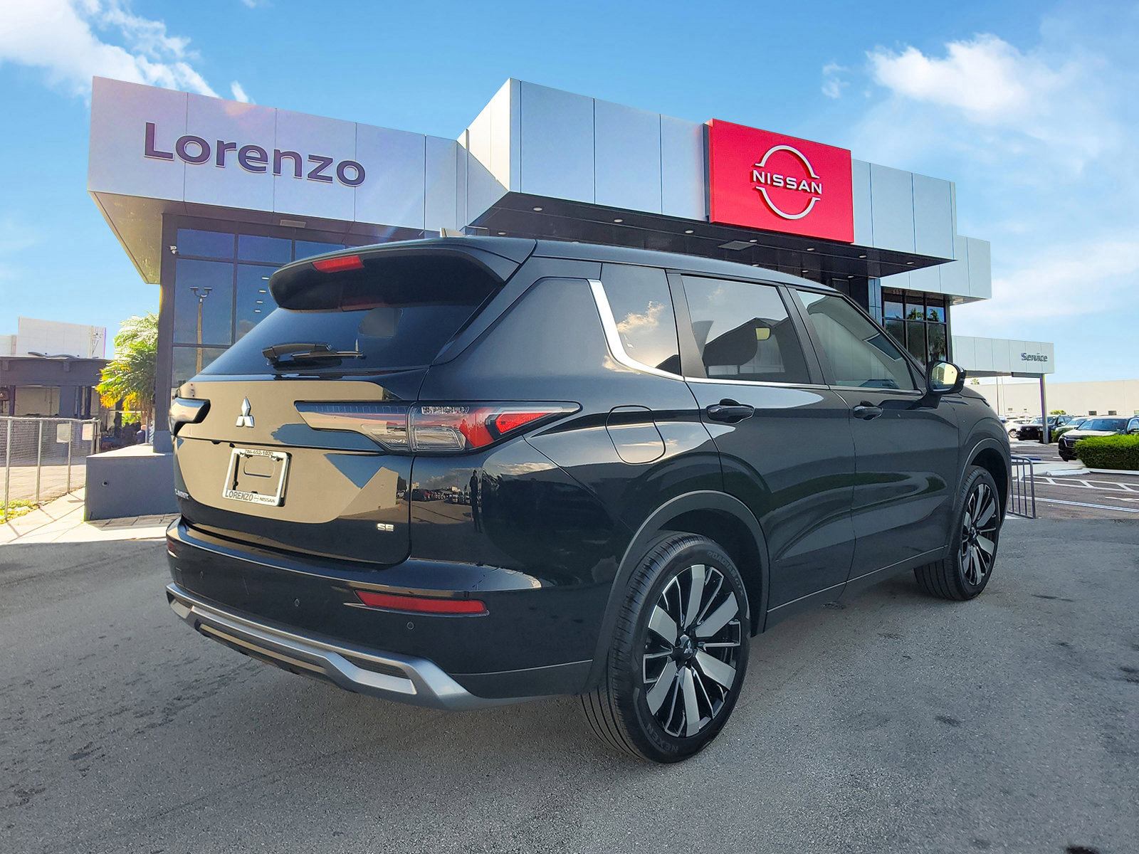 Used 2025 Mitsubishi Outlander SE image 5