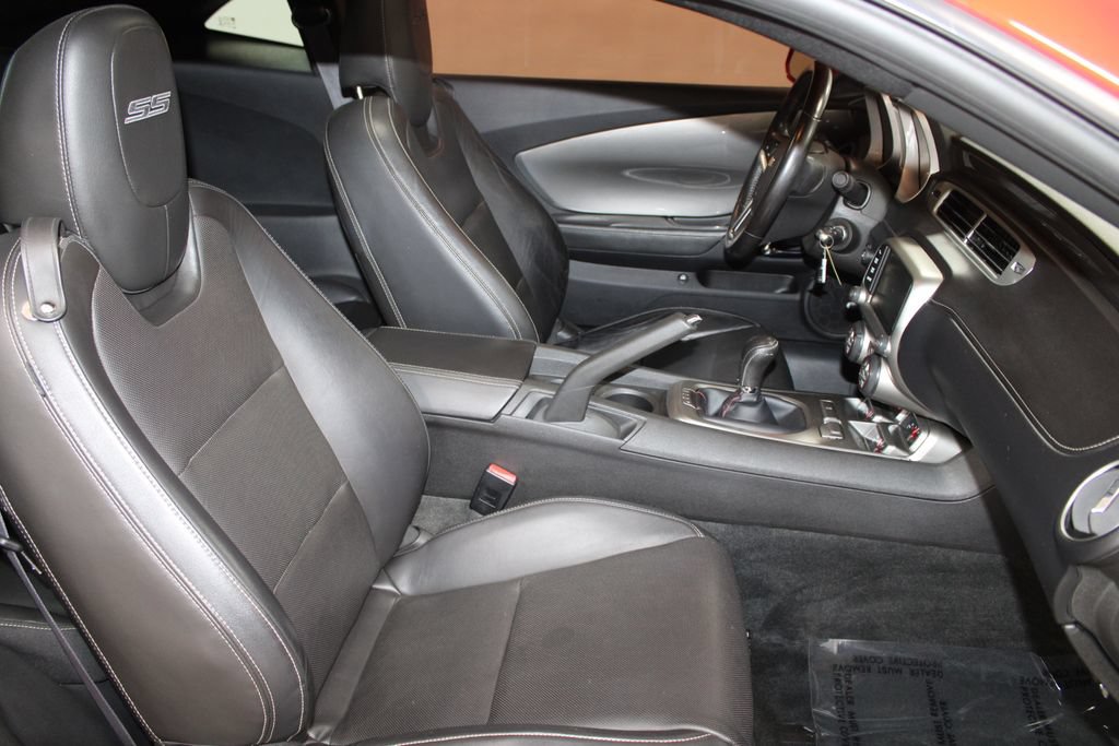 Used 2015 Chevrolet Camaro SS RWD image 23