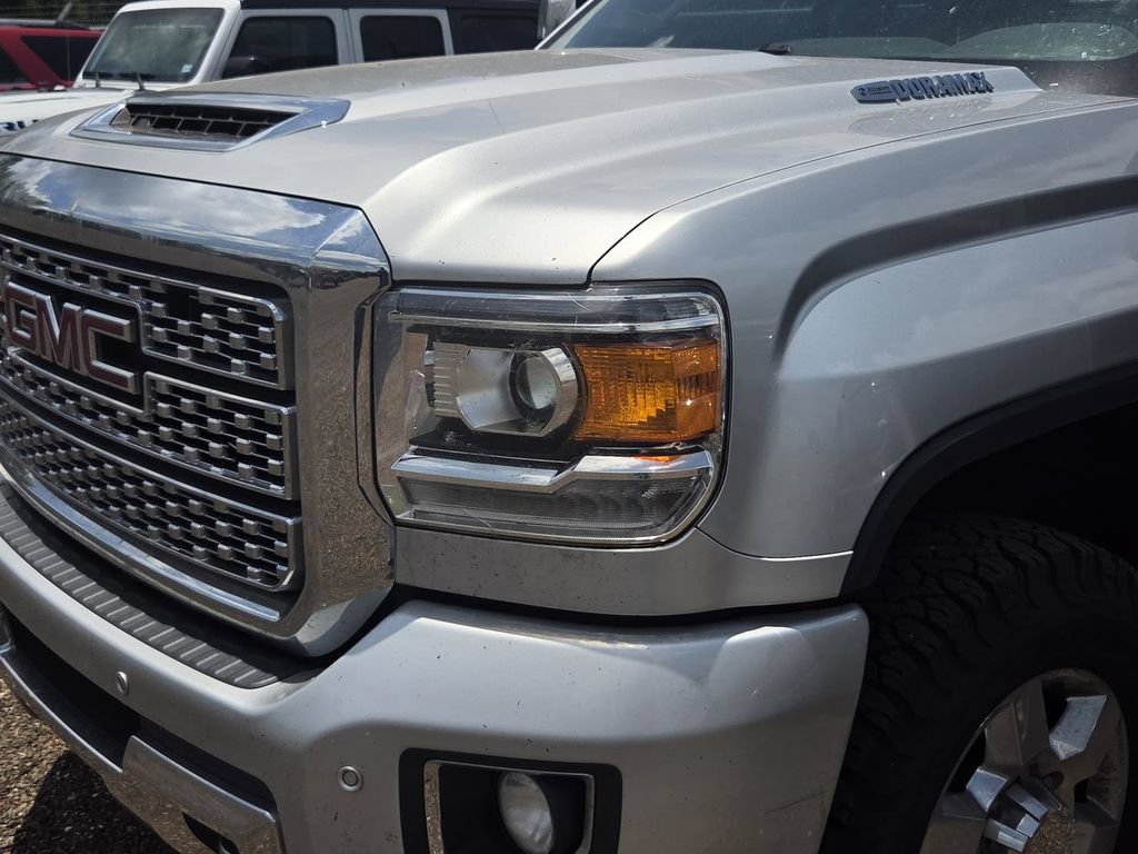 Used 2018 GMC Sierra 3500 Denali w/ Duramax Plus Package AWD/4WD image 10