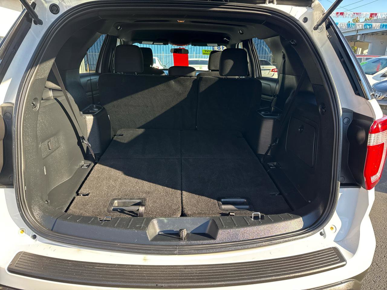 Used 2018 Ford Explorer XLT FWD image 6