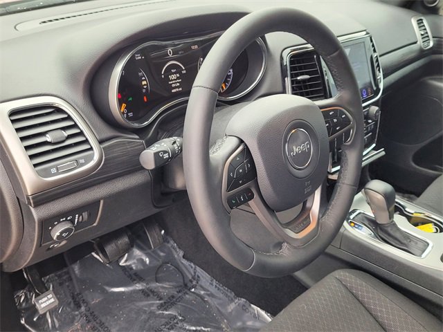 Used 2019 Jeep Grand Cherokee Laredo w/ 18" Wheel & 8.4" Radio Group image 21