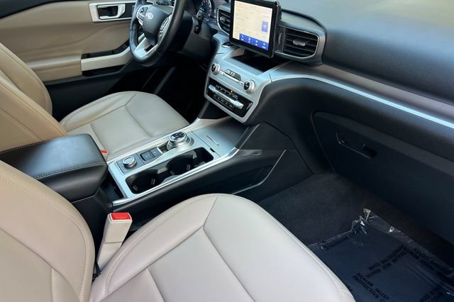Used 2022 Ford Explorer XLT w/ Equipment Group 202A AWD/4WD image 19