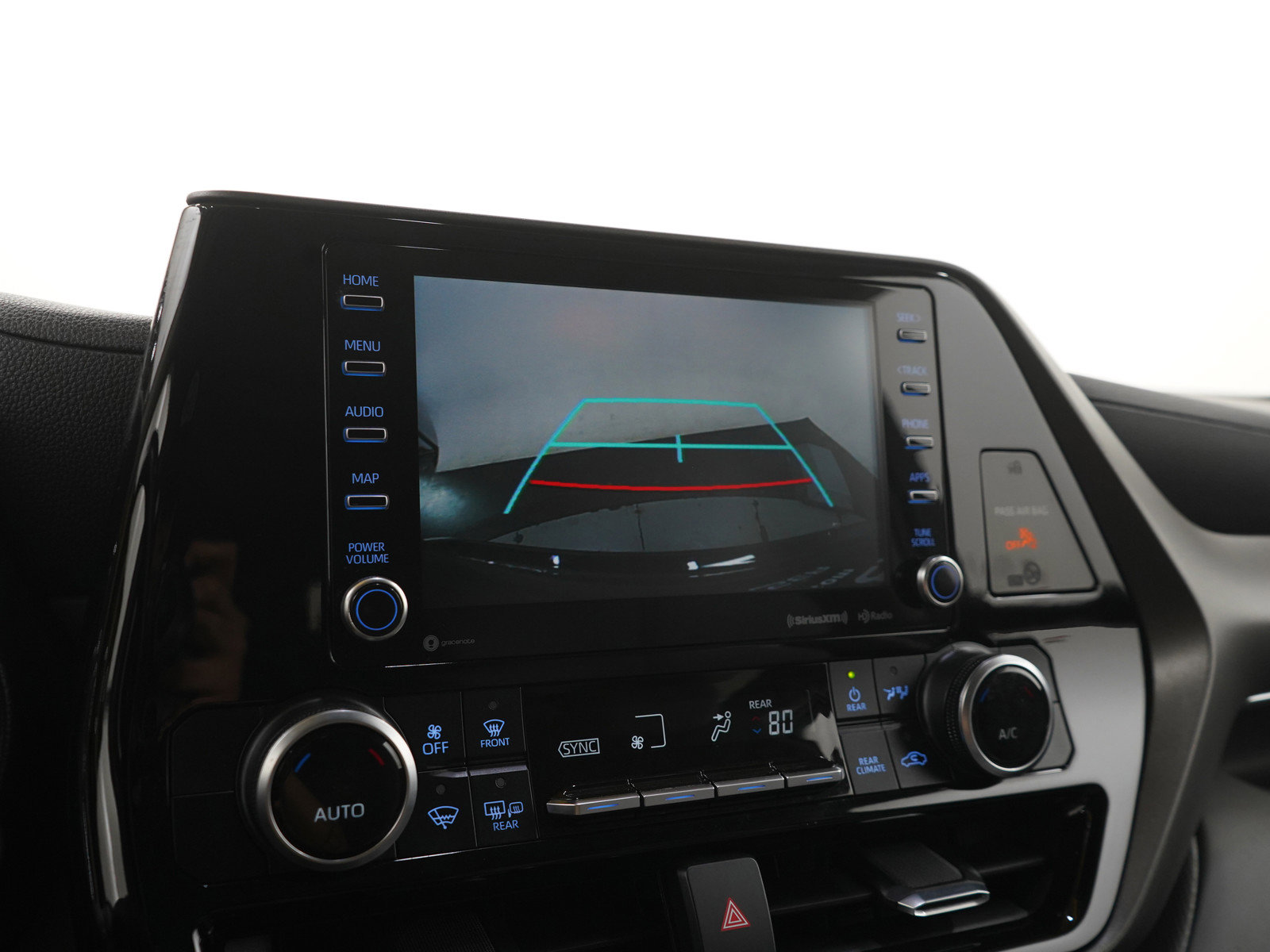 Used 2020 Toyota Highlander LE AWD/4WD image 29