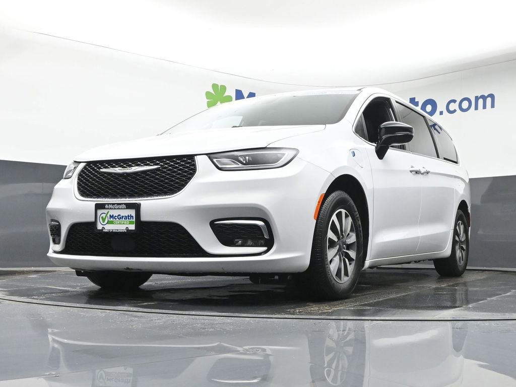 Used 2025 Chrysler Pacifica Select image 6