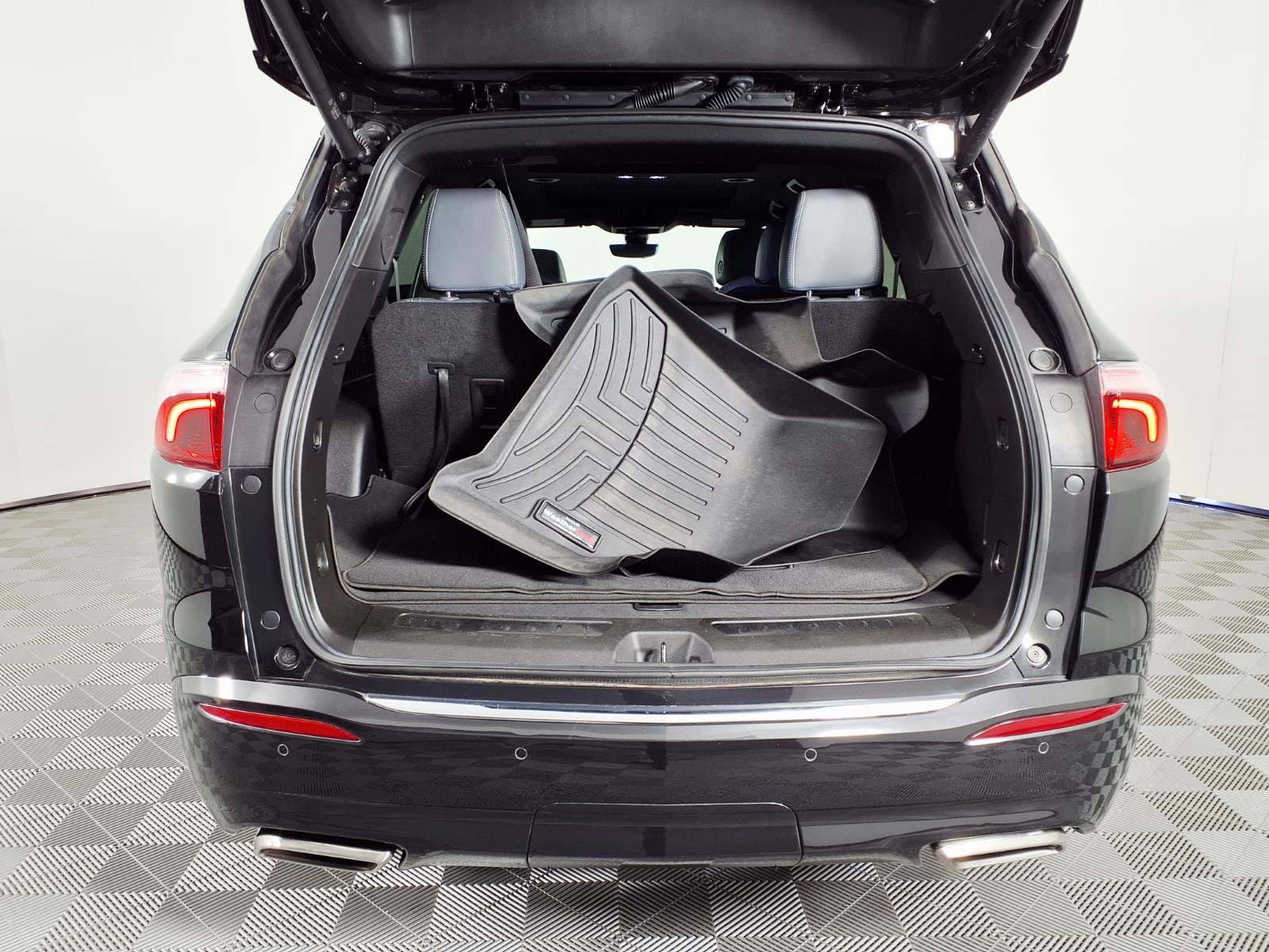 Used 2024 Buick Enclave Essence w/ Experience Buick Package FWD image 8