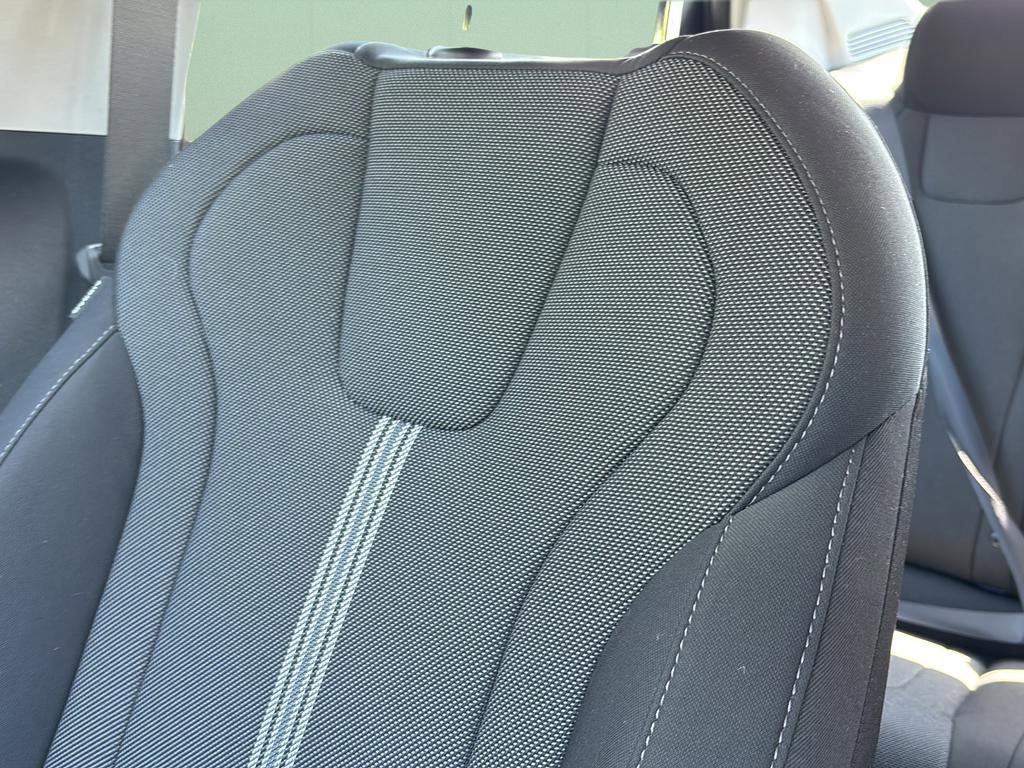 Certified 2025 Hyundai Elantra SE image 46