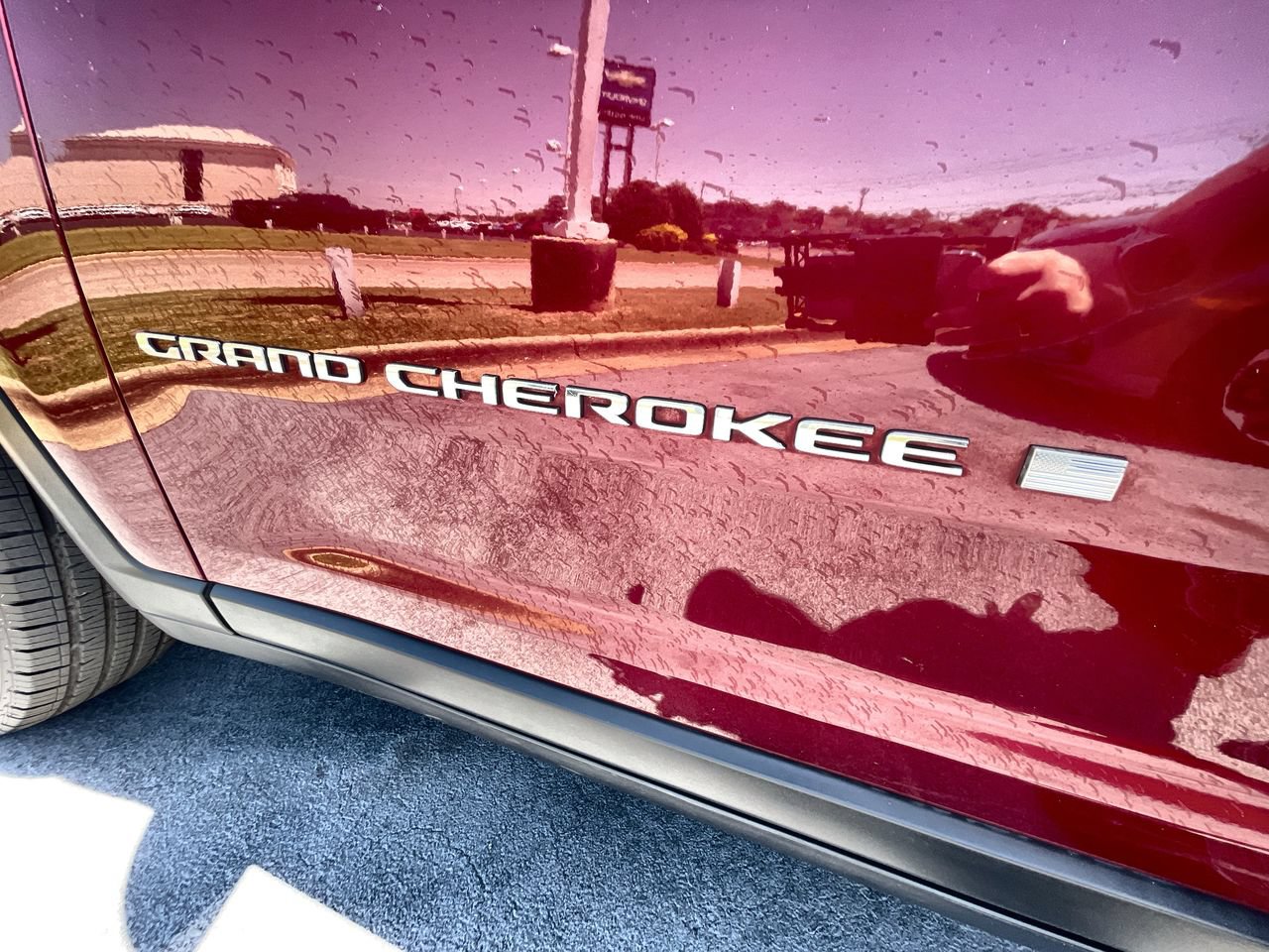 Used 2024 Jeep Grand Cherokee Laredo RWD image 29