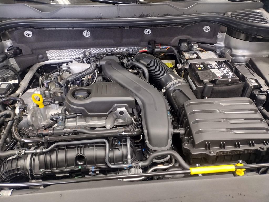 New 2025 Volkswagen Taos SE image 7