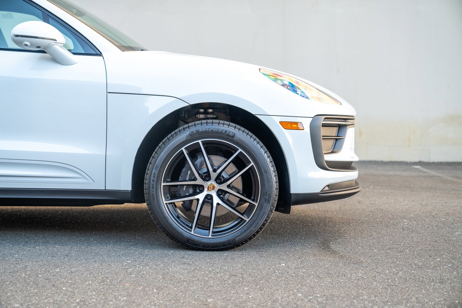 Certified 2025 Porsche Macan image 9