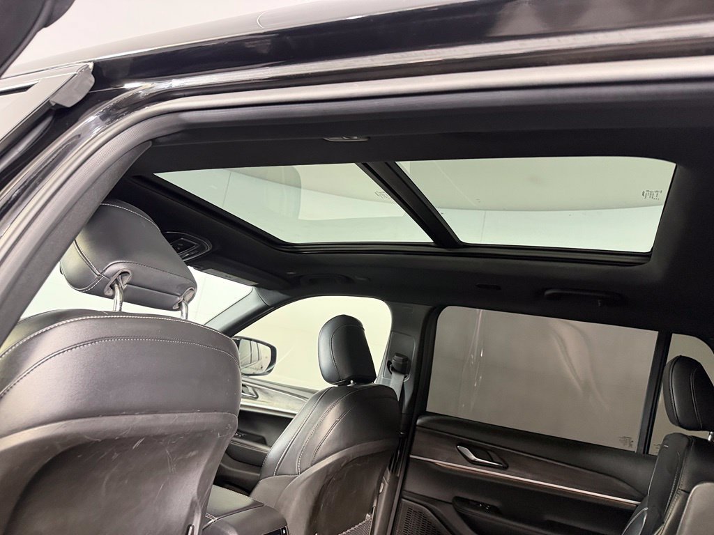 Used 2025 Jeep Grand Cherokee L Limited w/ Black Appearance Package RWD image 17
