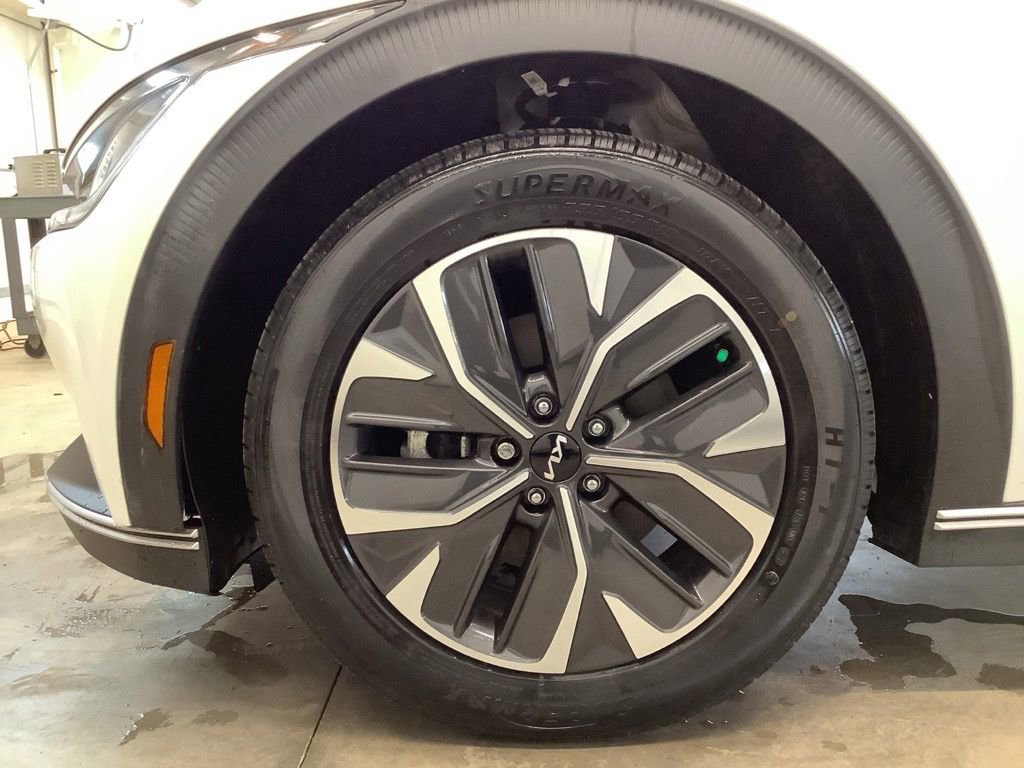 Certified 2024 Kia EV6 Light AWD/4WD image 25