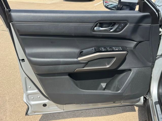 Used 2024 Nissan Pathfinder Platinum image 10