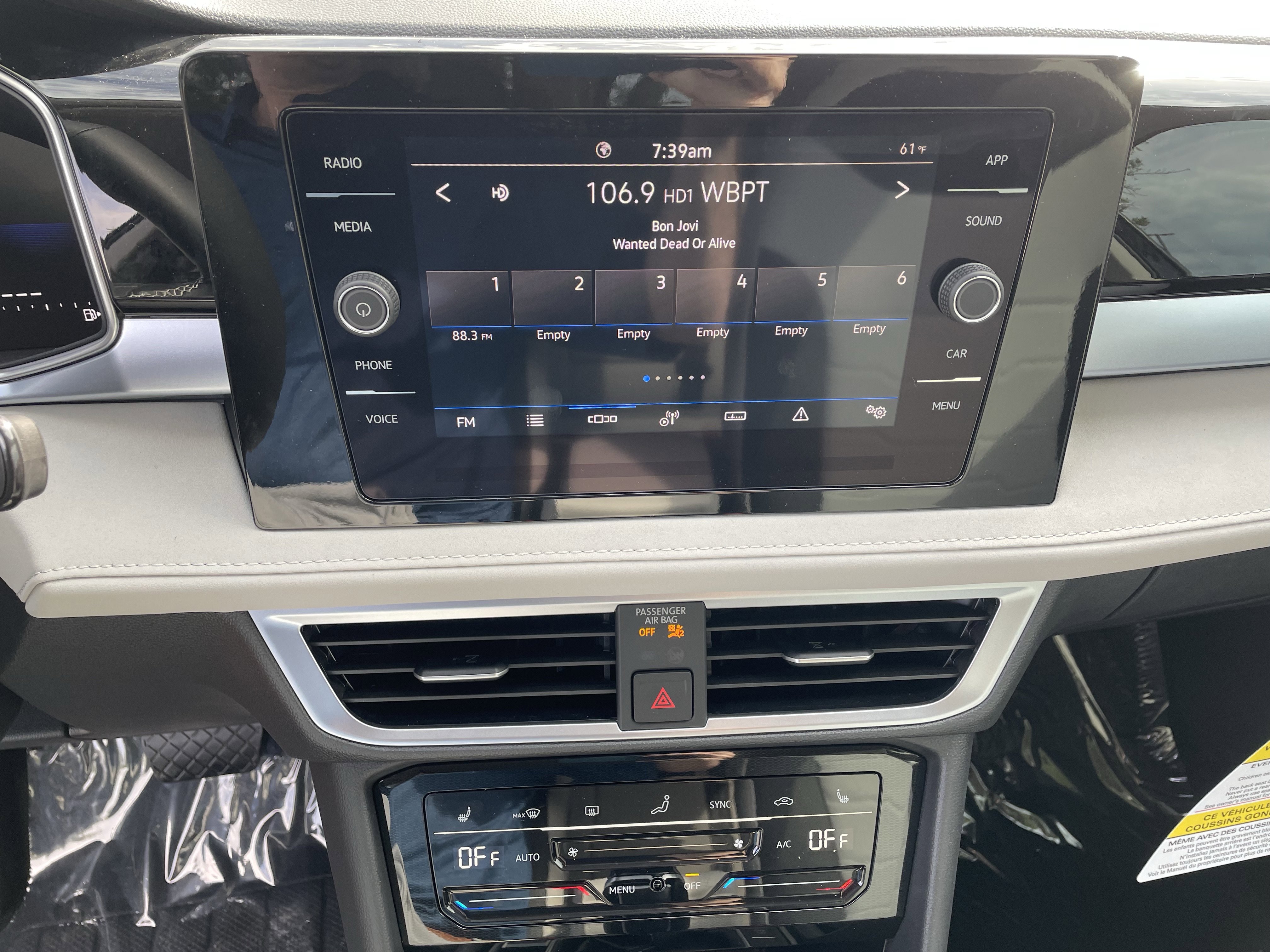 New 2026 Volkswagen Taos SE FWD image 17
