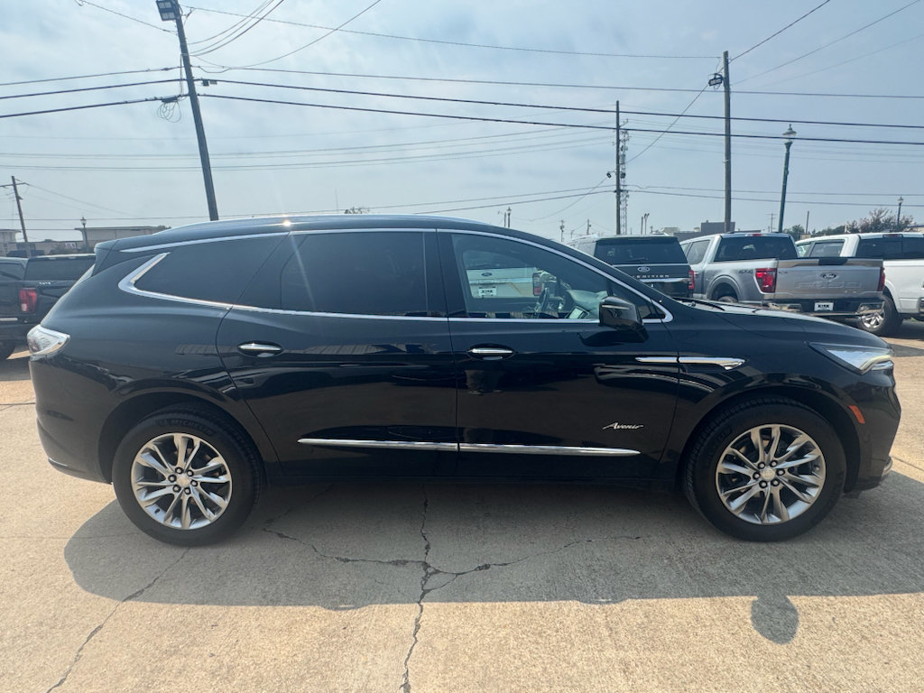 Used 2022 Buick Enclave Avenir w/ Avenir Technology Package FWD image 6