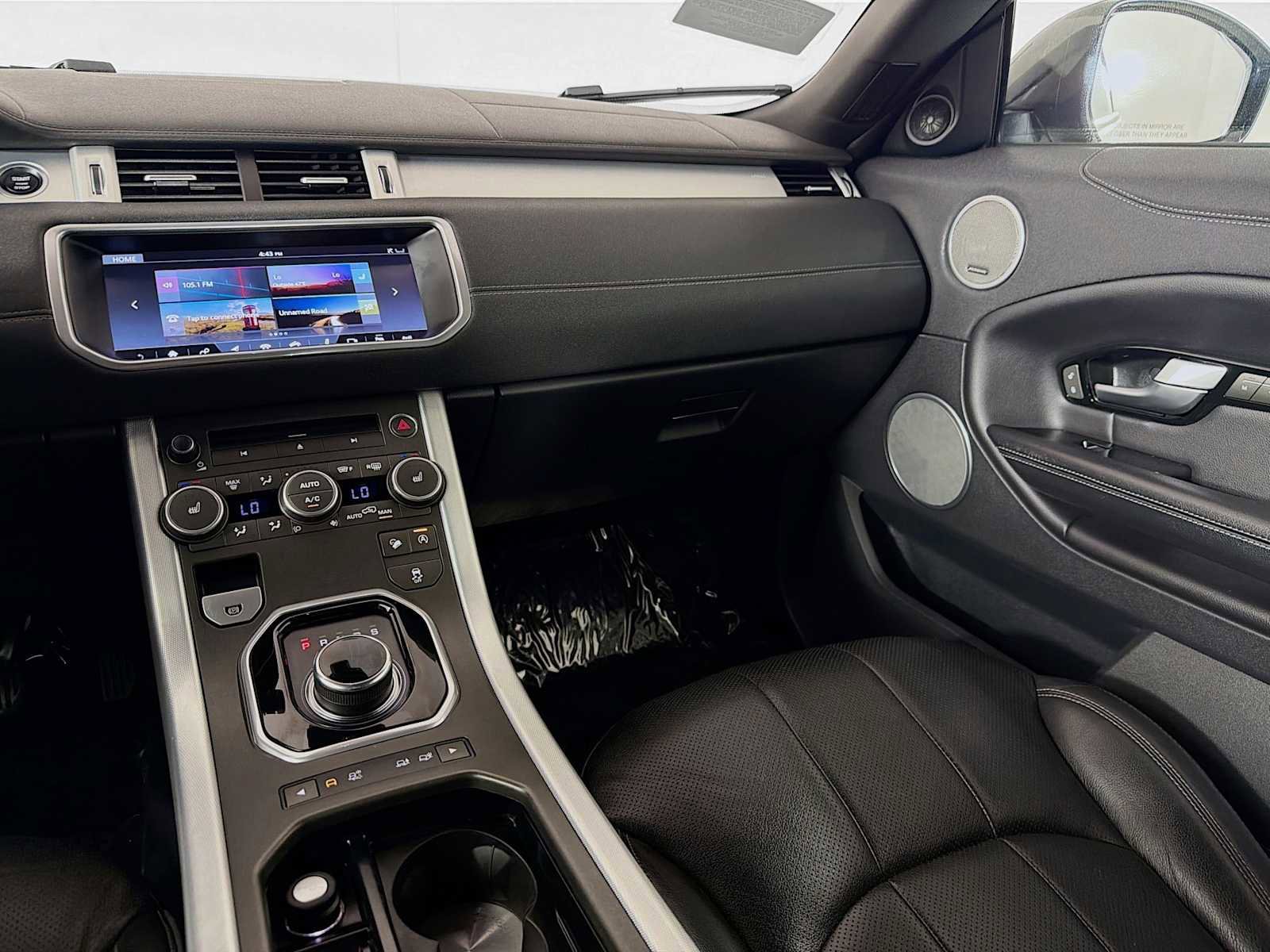 Used 2017 Land Rover Range Rover Evoque SE Dynamic image 23