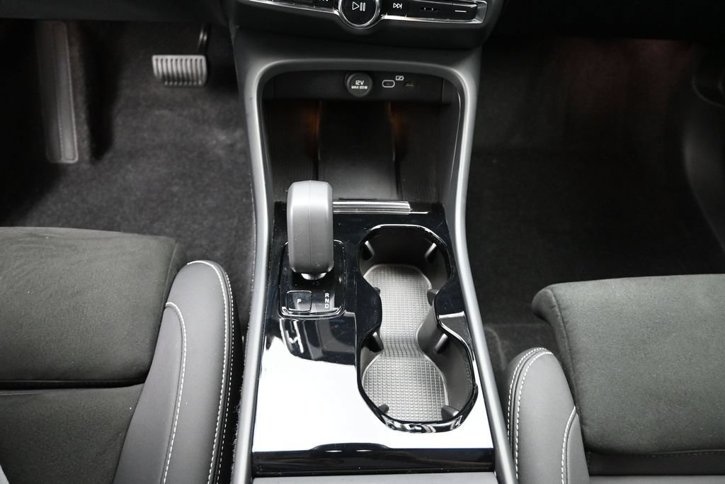 Used 2023 Volvo C40 P8 Recharge Ultimate AWD/4WD image 14