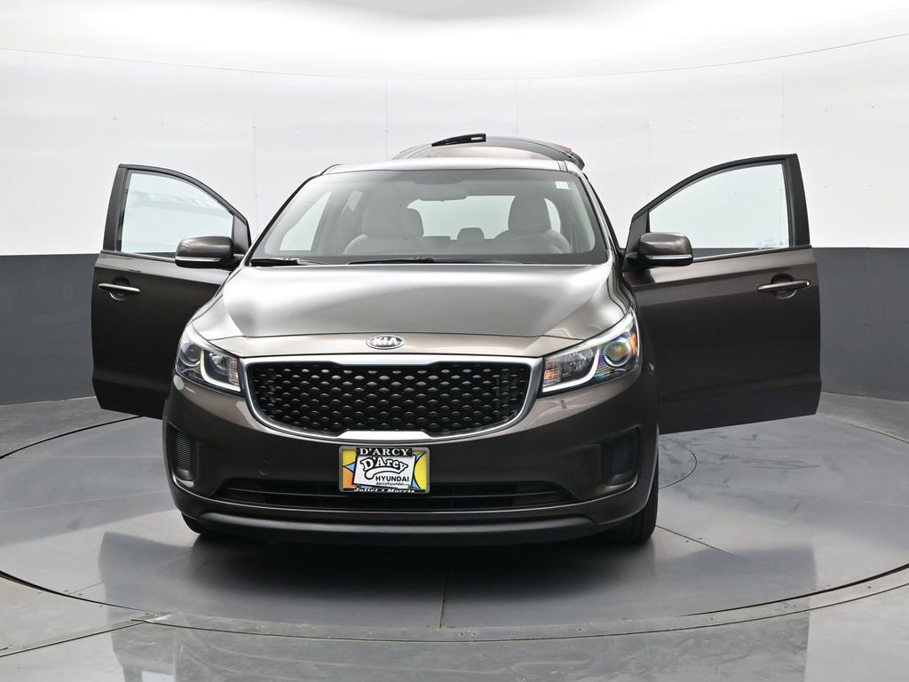 Used 2017 Kia Sedona LX image 32