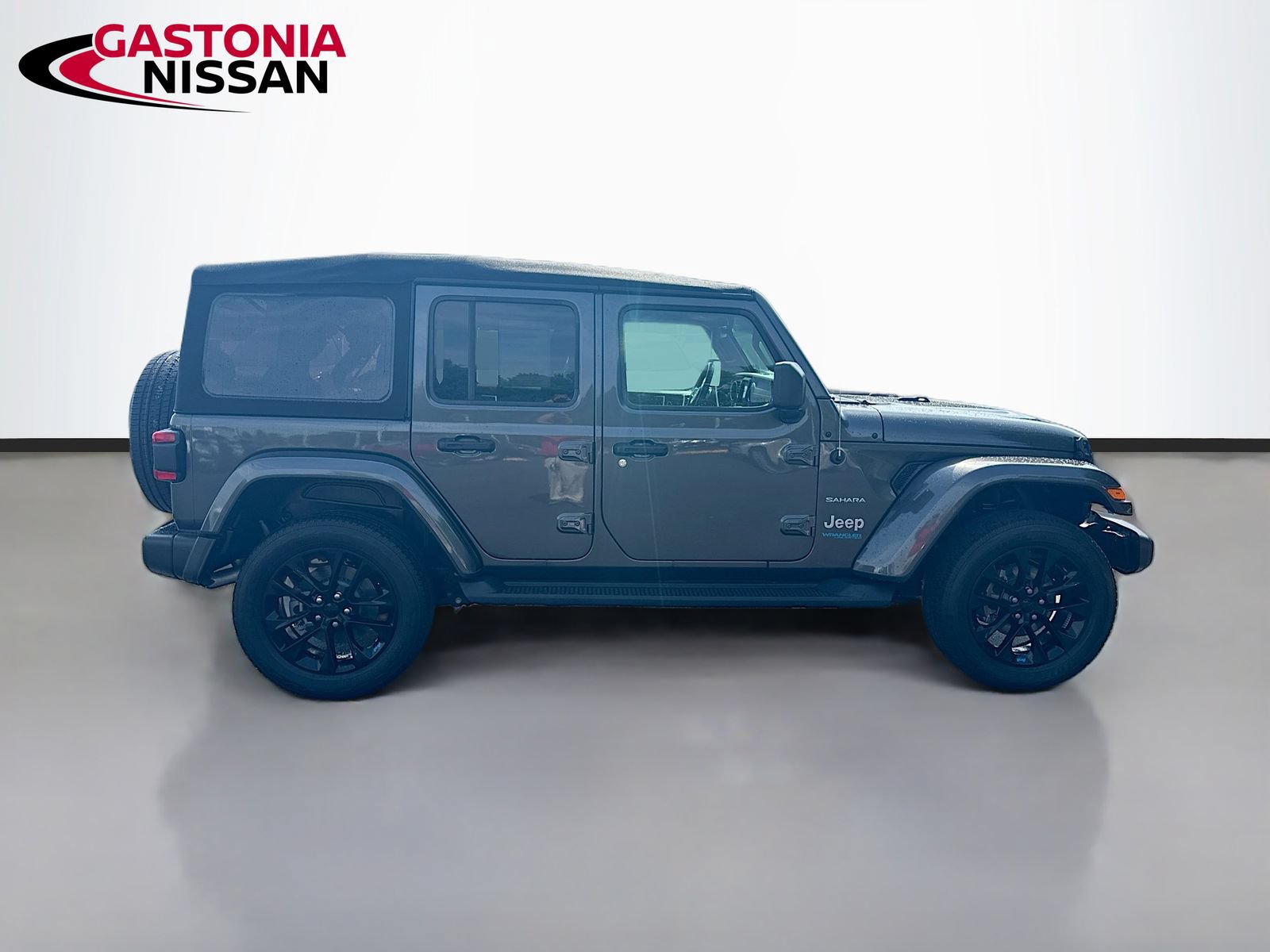 Used 2022 Jeep Wrangler Unlimited Sahara w/ Cold Weather Group AWD/4WD image 10
